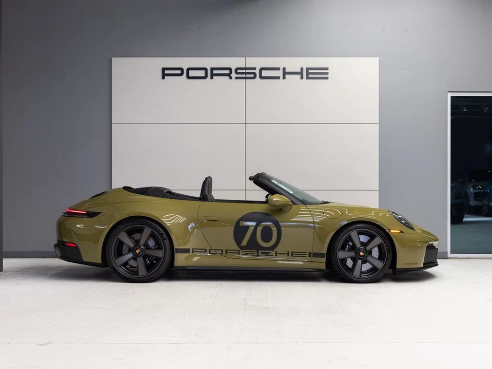 2026 Porsche 911 - Image 10 of 31
