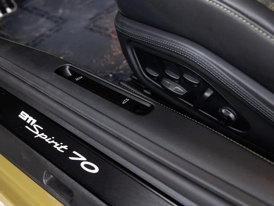 2026 Porsche 911 - Image 24 of 31