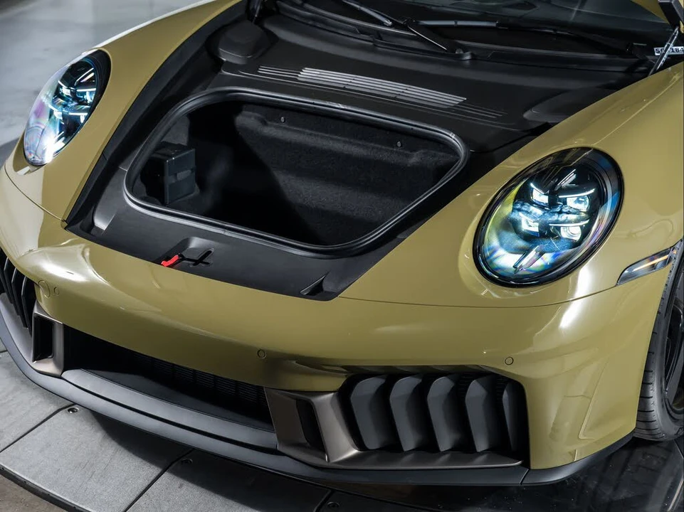 2026 Porsche 911 - Image 23 of 31