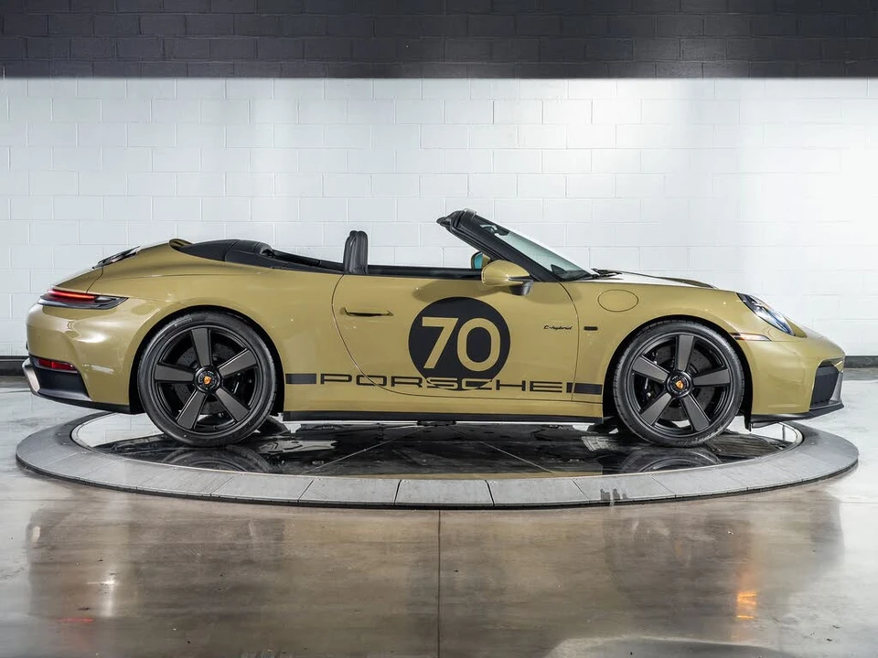 2026 Porsche 911 - Image 6 of 31