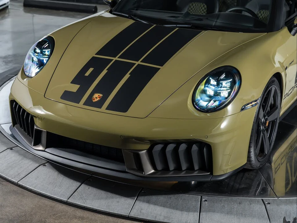 2026 Porsche 911 - Image 19 of 31