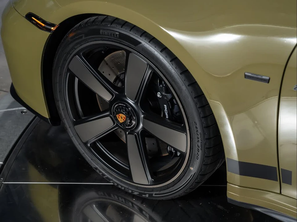 2026 Porsche 911 - Image 25 of 31