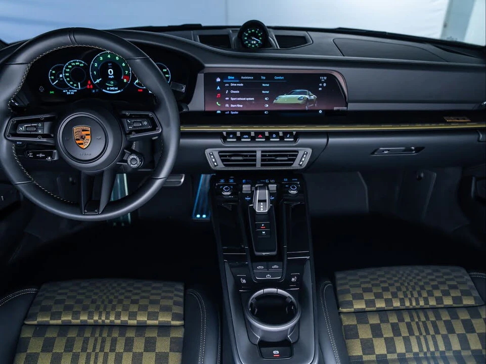 2026 Porsche 911 - Image 29 of 31