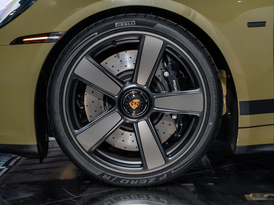 2026 Porsche 911 - Image 24 of 31