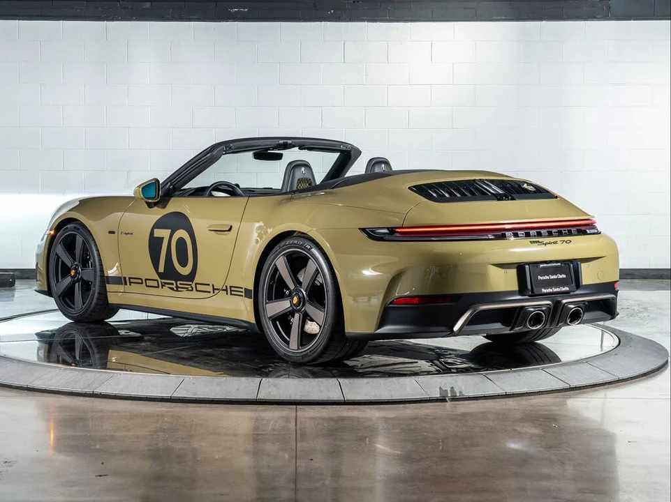 2026 Porsche 911 - Image 13 of 31