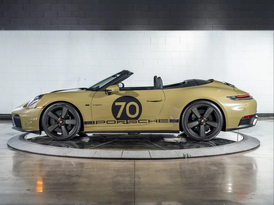 2026 Porsche 911 - Image 12 of 31