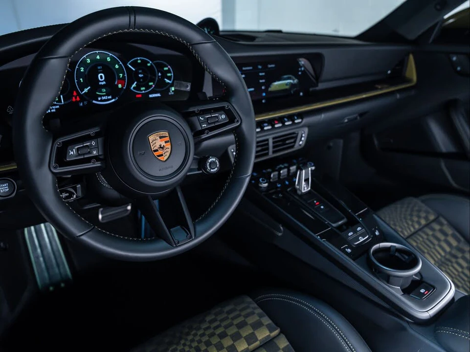 2026 Porsche 911 - Image 10 of 31