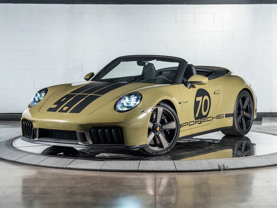 2026 Porsche 911 - Image 11 of 31