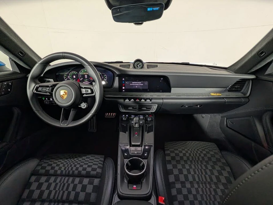 2026 Porsche 911 - Image 20 of 31