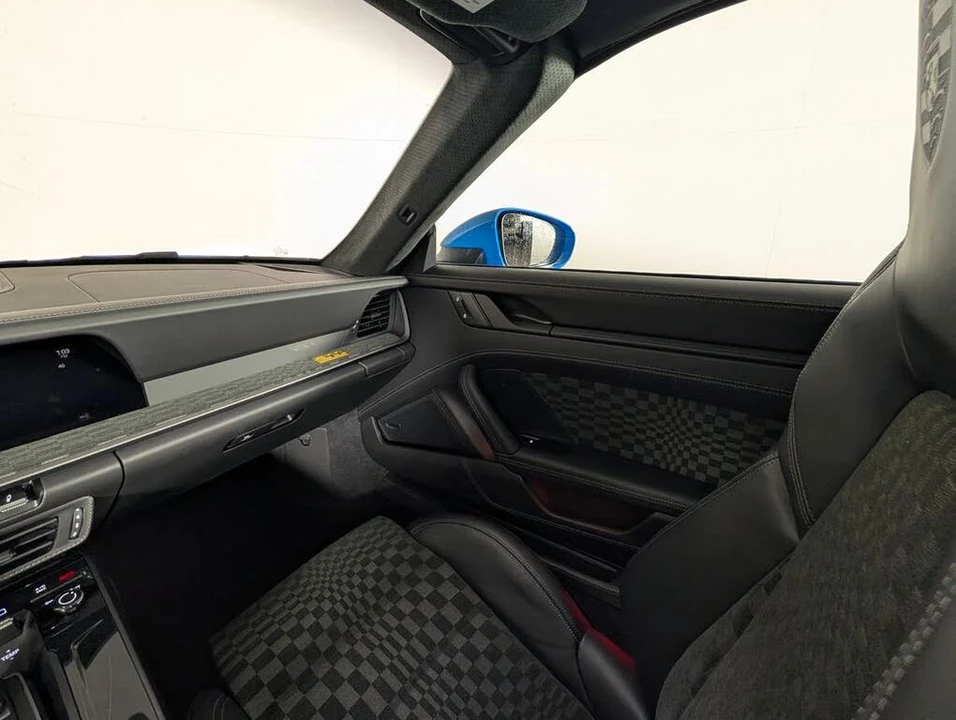 2026 Porsche 911 - Image 23 of 31