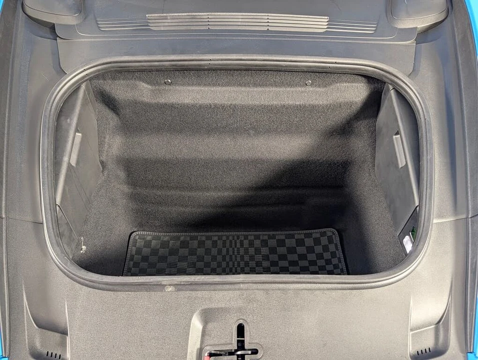 2026 Porsche 911 - Image 18 of 31