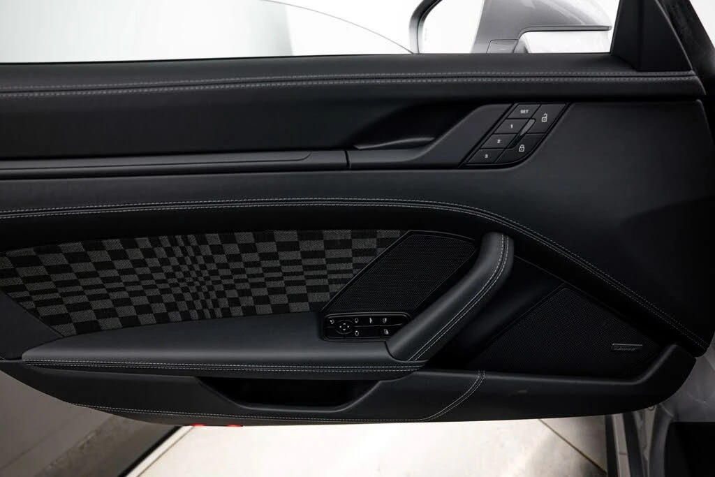 2026 Porsche 911 - Image 21 of 31
