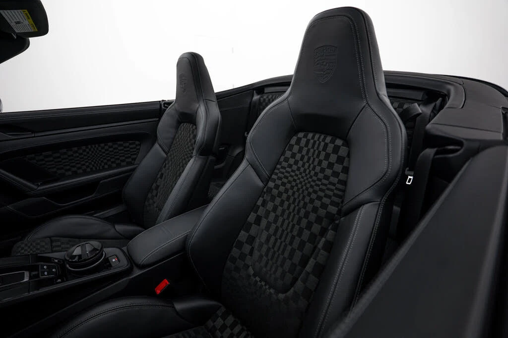 2026 Porsche 911 - Image 24 of 31