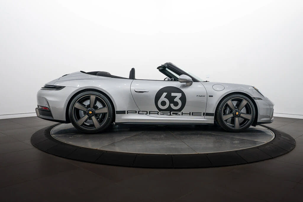2026 Porsche 911 - Image 8 of 31