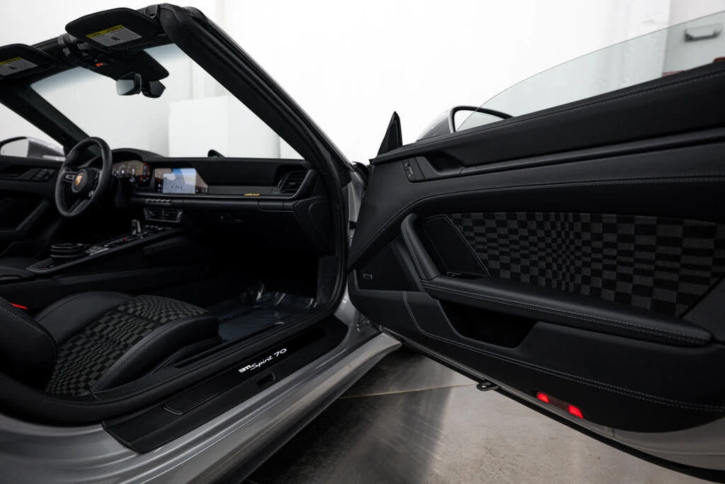 2026 Porsche 911 - Image 15 of 31
