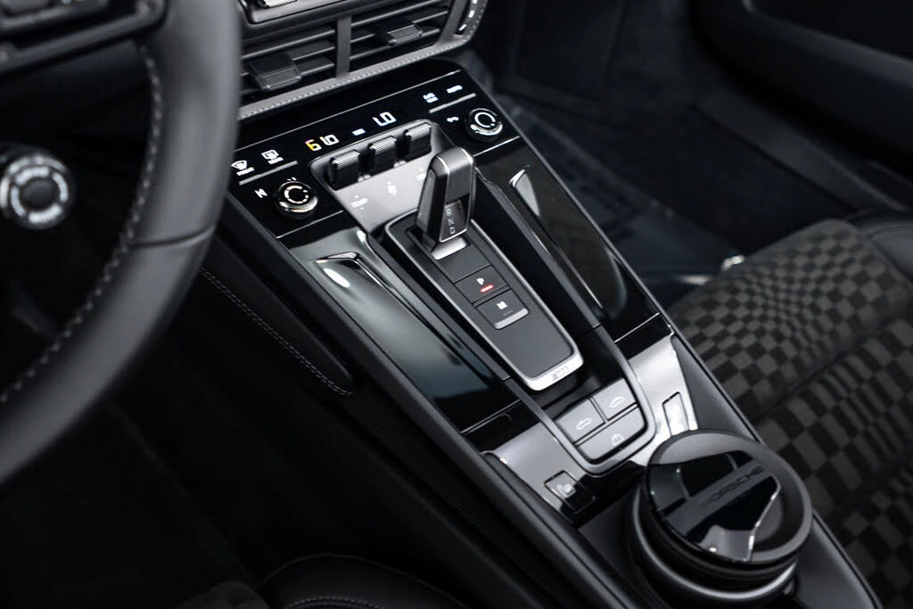 2026 Porsche 911 - Image 19 of 31