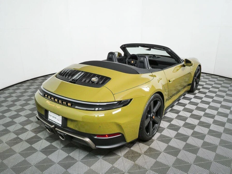 2026 Porsche 911 - Image 26 of 31