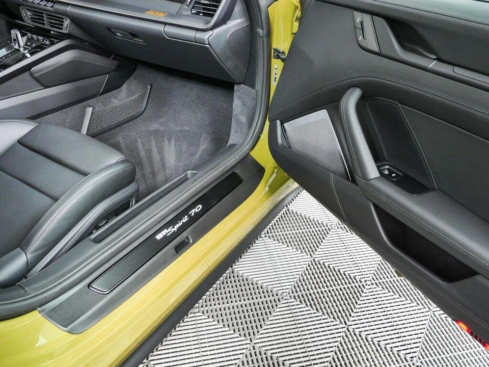 2026 Porsche 911 - Image 23 of 31