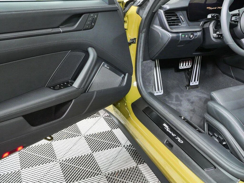 2026 Porsche 911 - Image 8 of 31