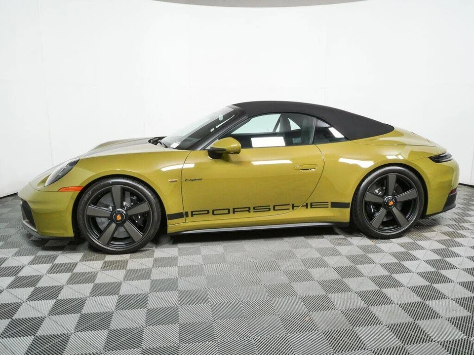 2026 Porsche 911 - Image 2 of 31