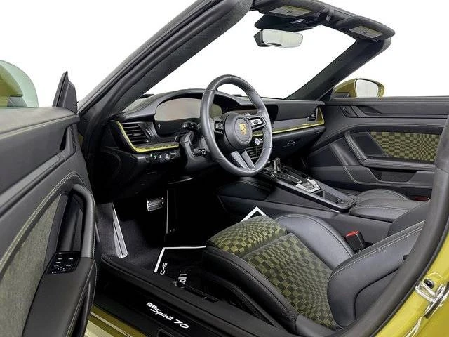 2026 Porsche 911 - Image 4 of 4
