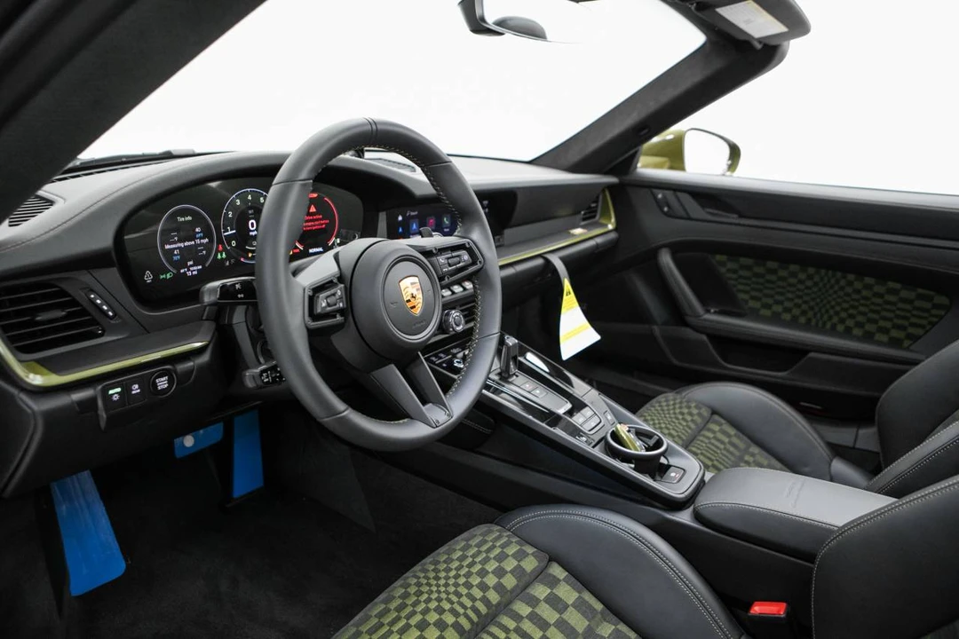 2026 Porsche 911 - Image 4 of 5