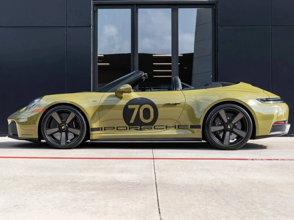2026 Porsche 911 - Image 2 of 4
