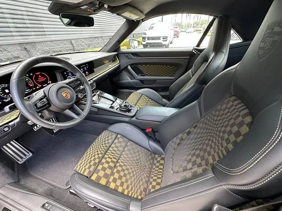 2026 Porsche 911 - Image 4 of 5