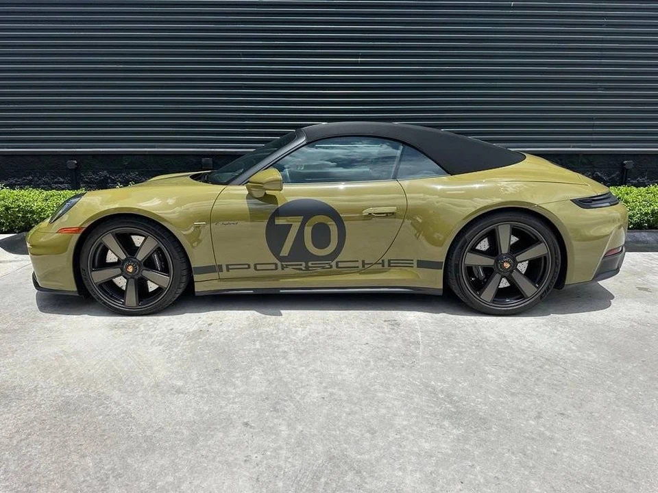 2026 Porsche 911 - Image 2 of 5