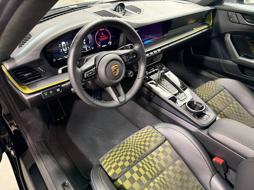 2026 Porsche 911 - Image 4 of 5