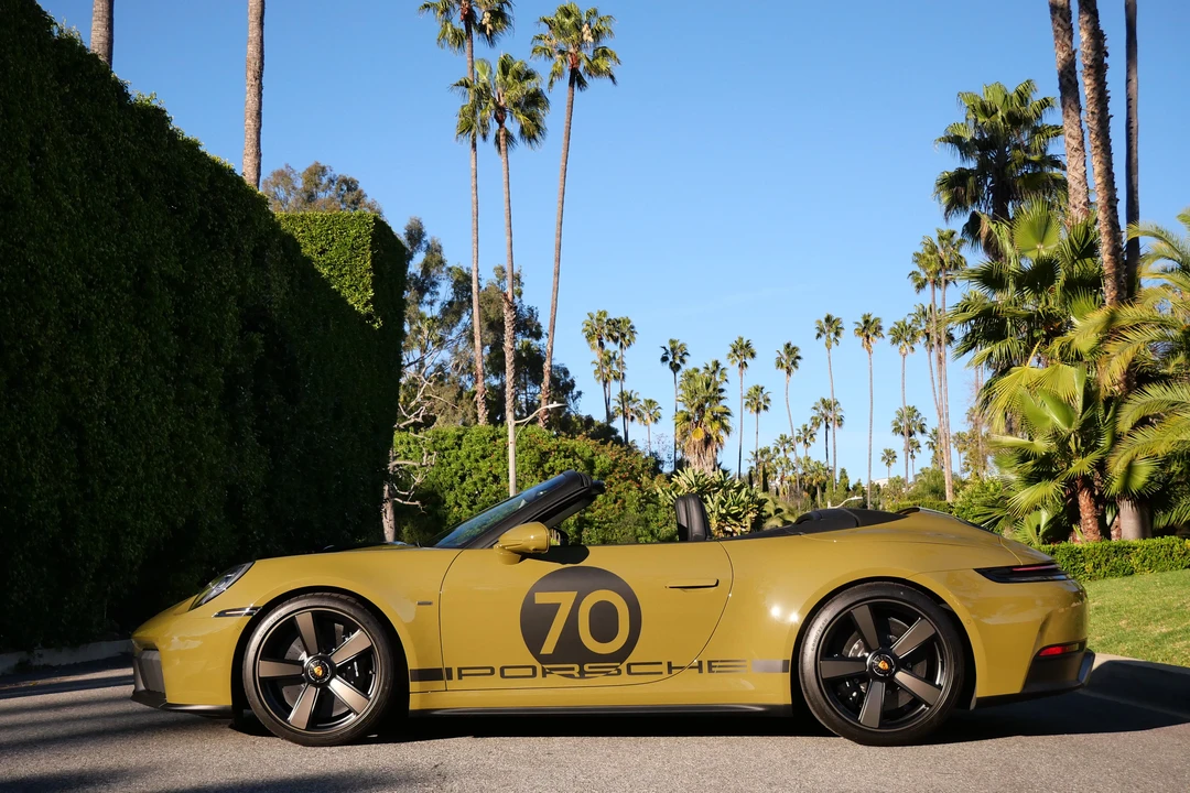 2026 Porsche 911 - Image 8 of 31