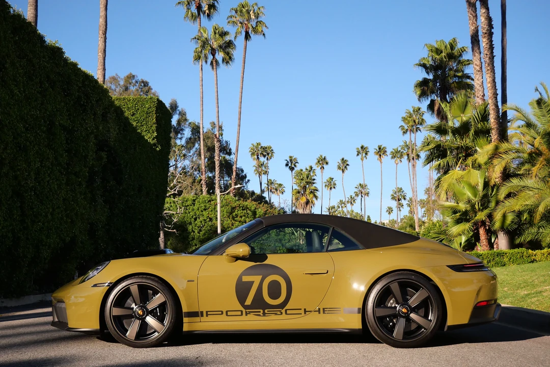 2026 Porsche 911 - Image 17 of 31