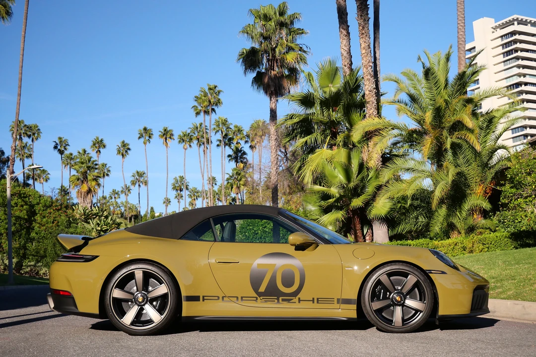 2026 Porsche 911 - Image 13 of 31