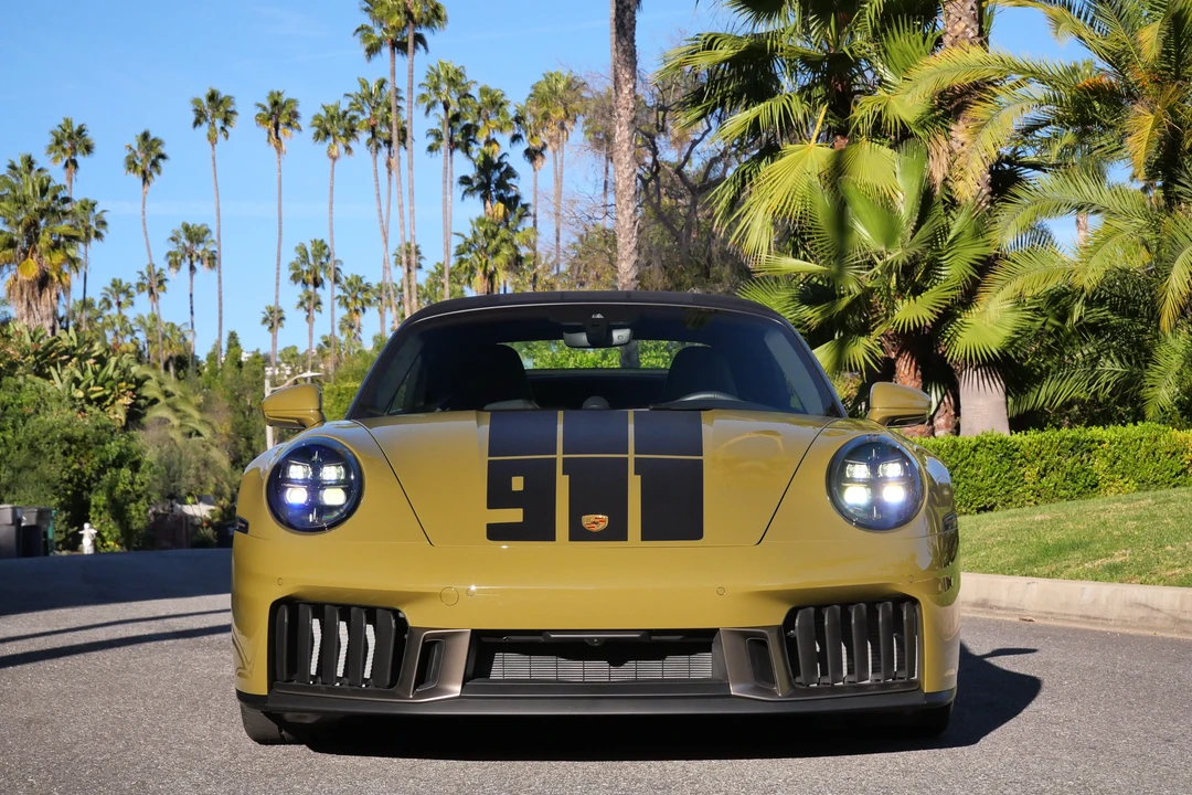 2026 Porsche 911 - Image 10 of 31