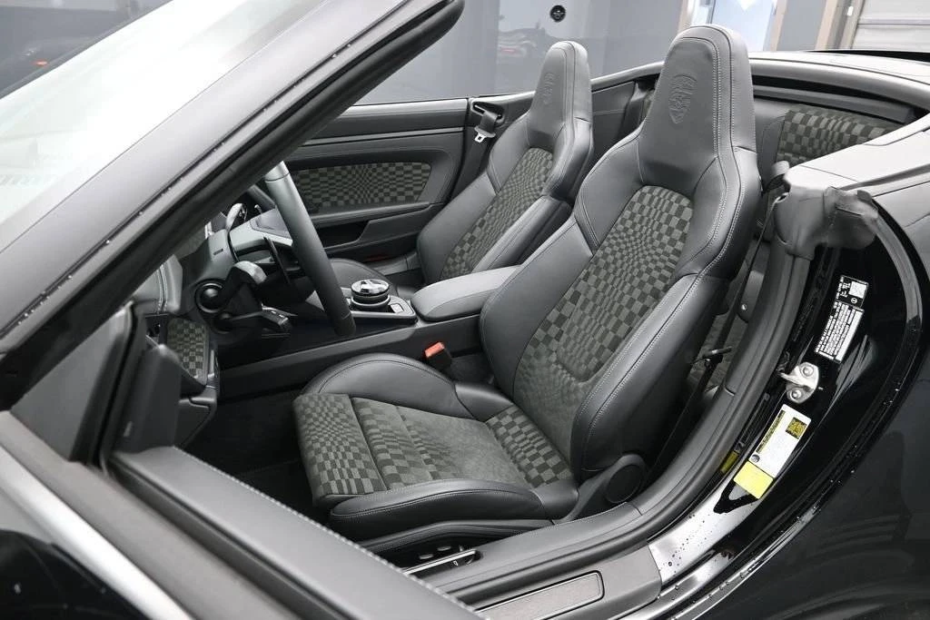 2026 Porsche 911 - Image 5 of 5