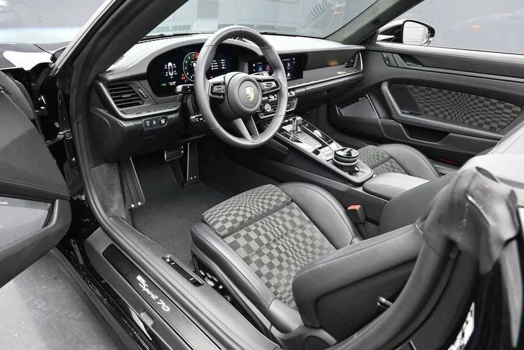 2026 Porsche 911 - Image 4 of 5