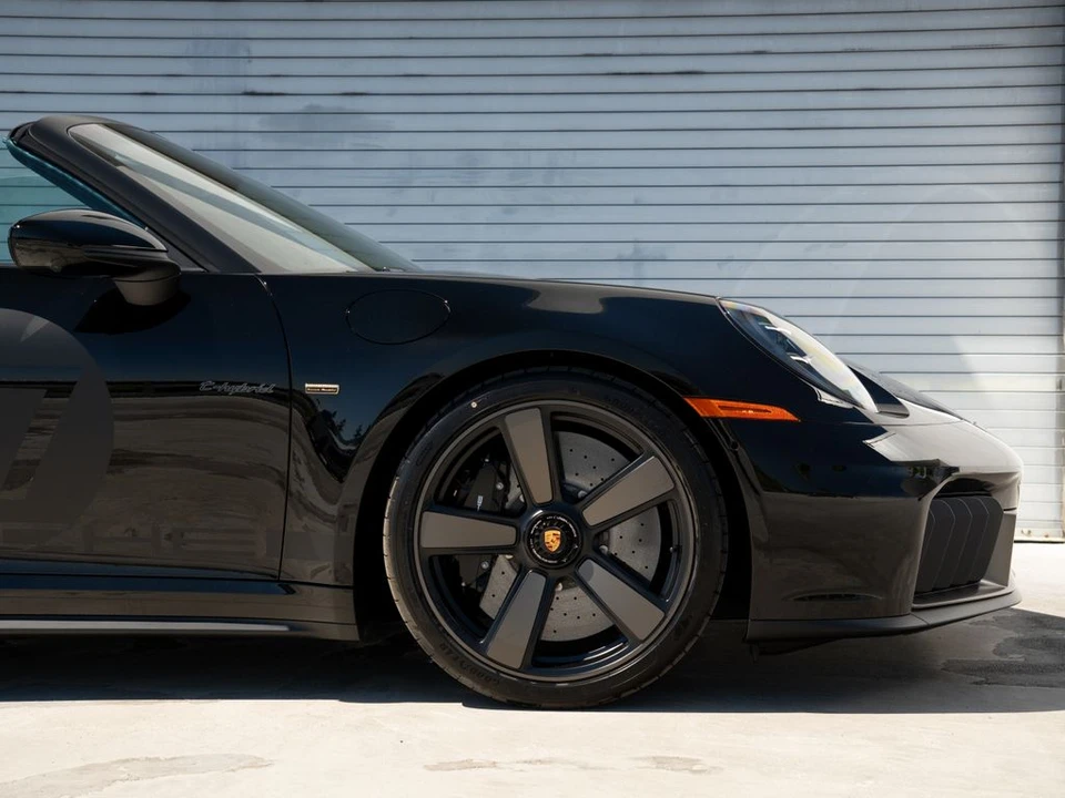 2026 Porsche 911 - Image 9 of 31