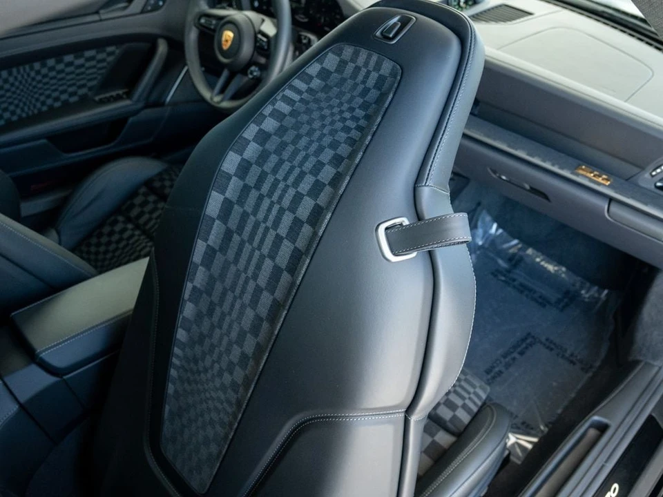 2026 Porsche 911 - Image 23 of 31