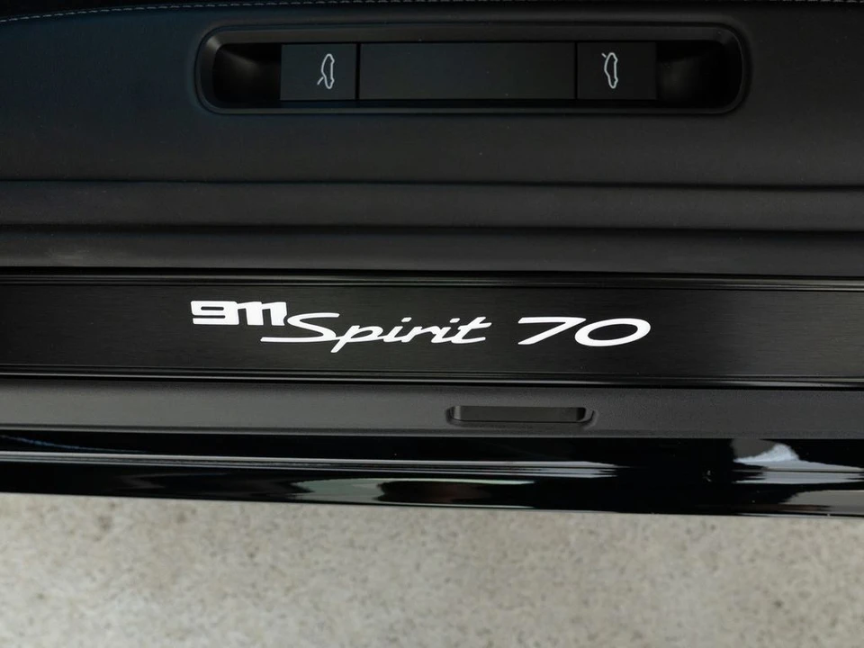 2026 Porsche 911 - Image 30 of 31