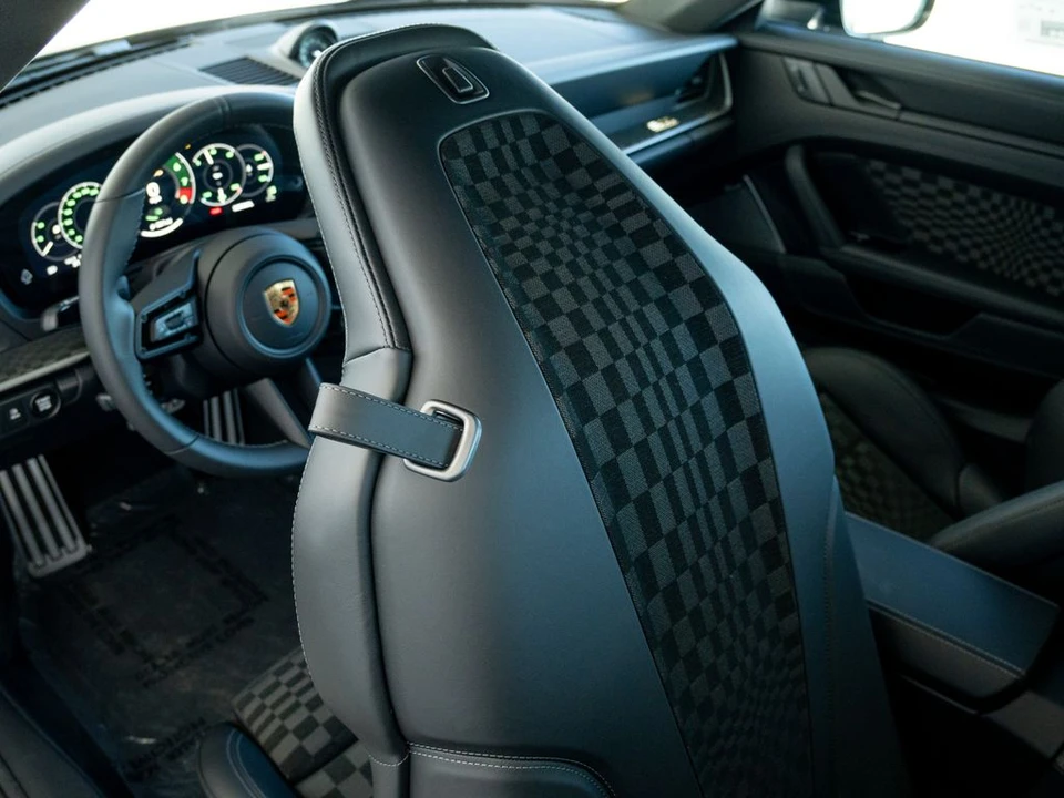 2026 Porsche 911 - Image 24 of 31