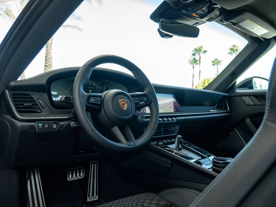 2026 Porsche 911 - Image 4 of 5