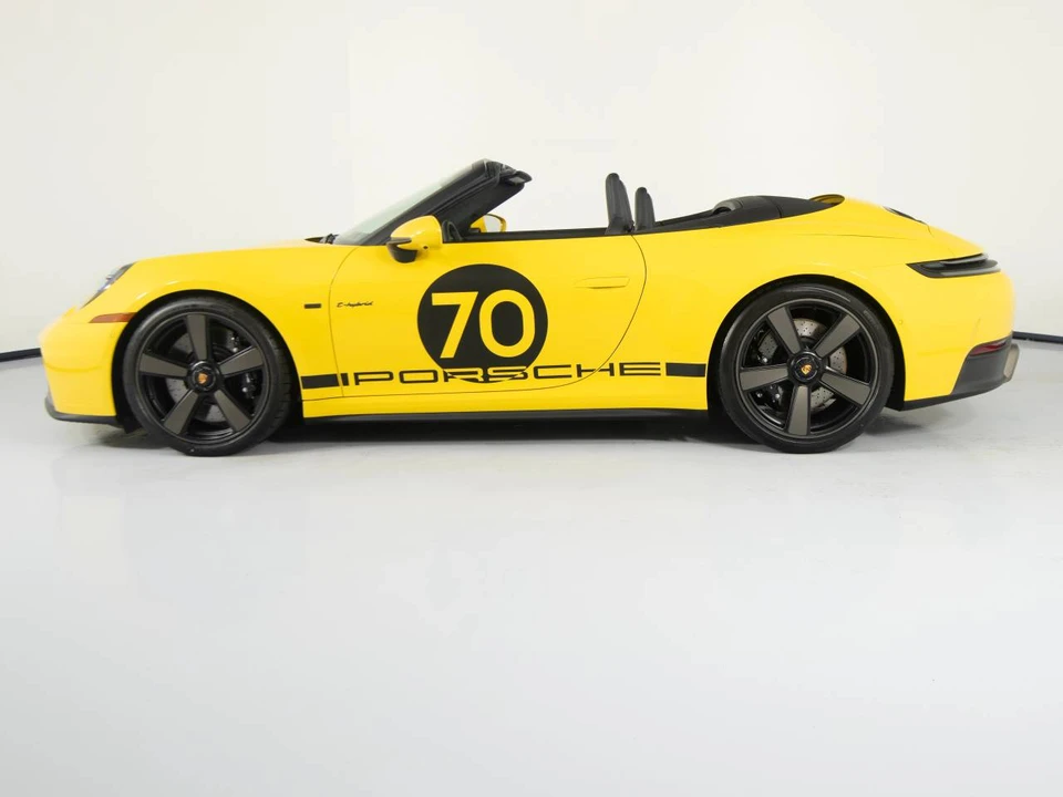 2026 Porsche 911 - Image 2 of 5