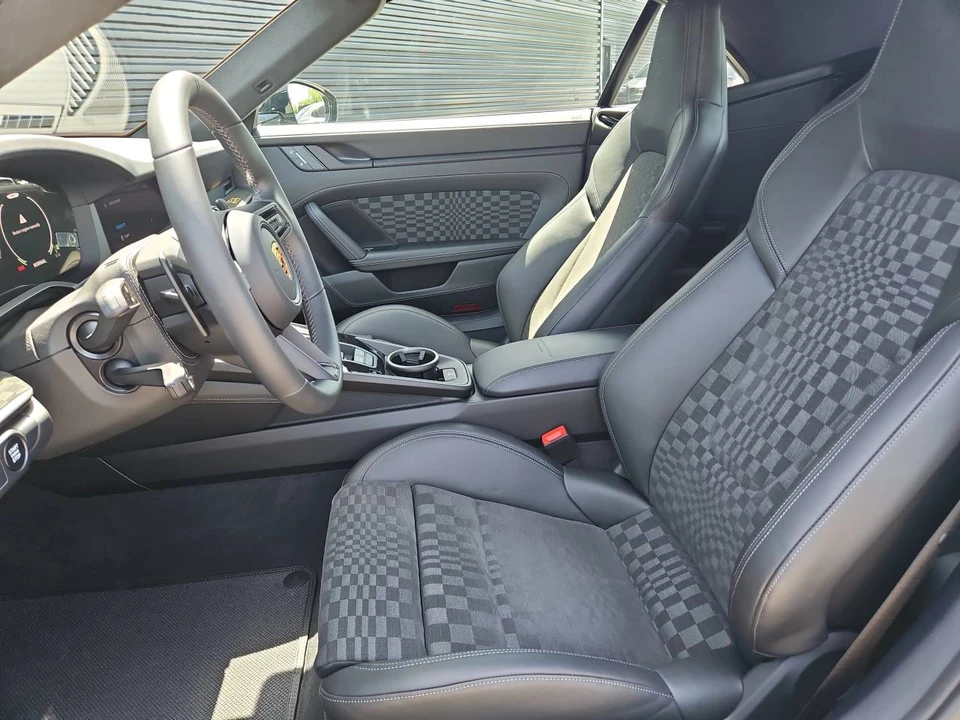 2026 Porsche 992 Carrera - Image 5 of 5