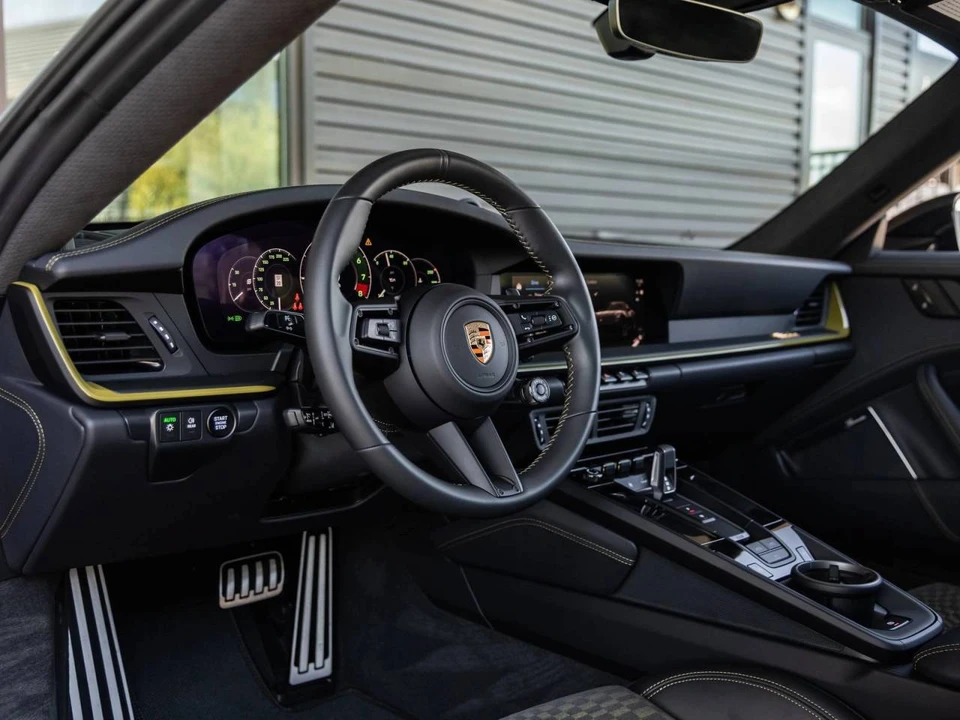 2026 Porsche 911 - Image 4 of 5