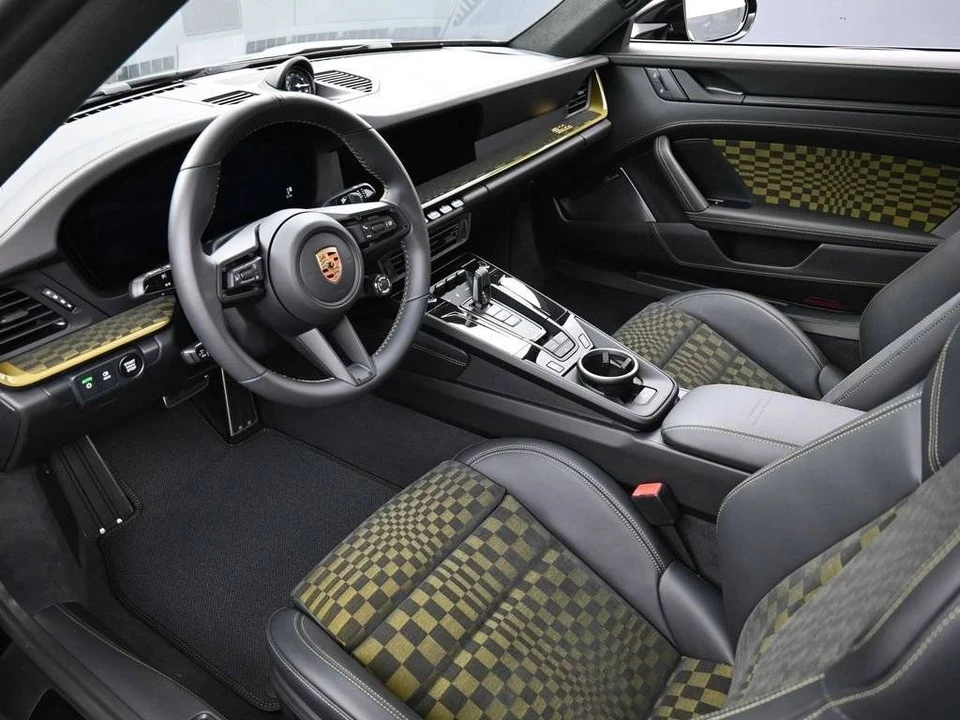 2026 Porsche 911 - Image 4 of 5