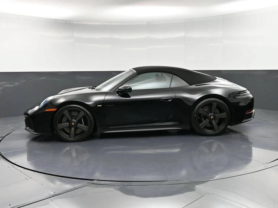2026 Porsche 911 - Image 2 of 5