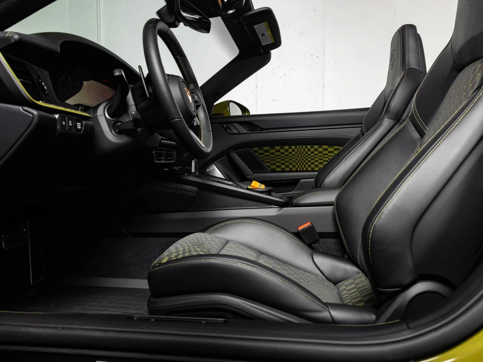 2026 Porsche 911 - Image 5 of 5