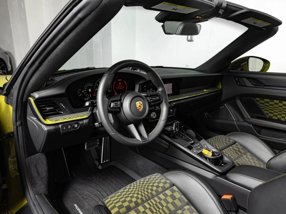 2026 Porsche 911 - Image 4 of 5