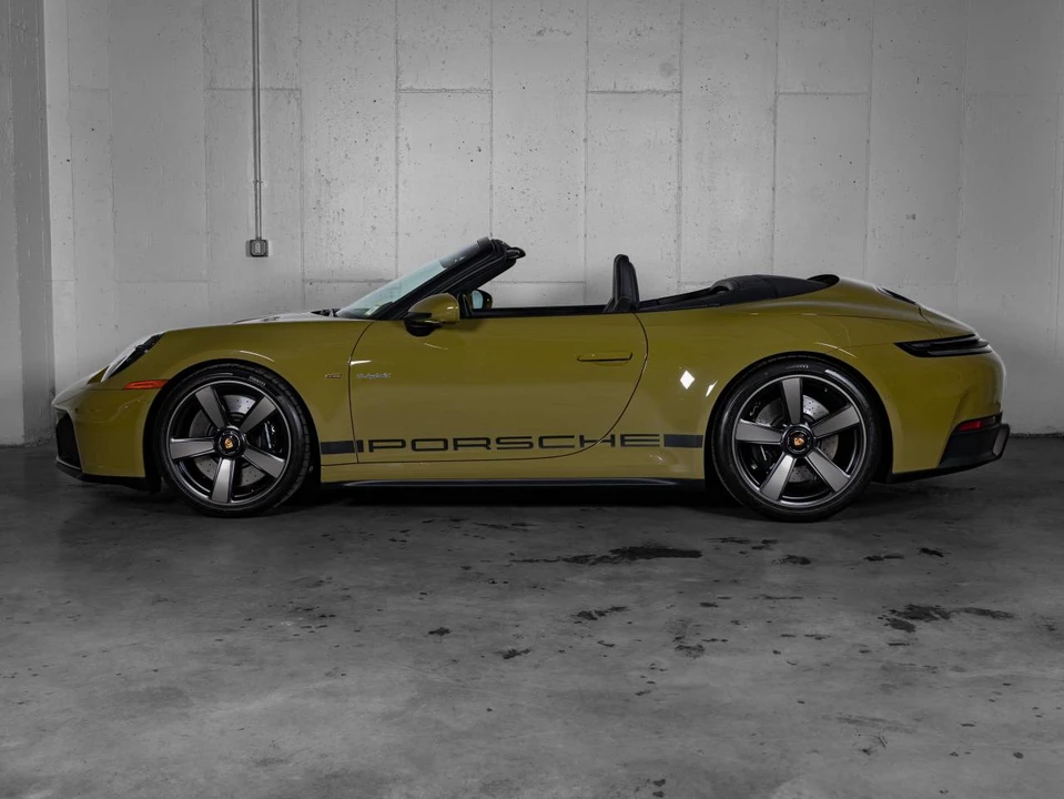 2026 Porsche 911 - Image 2 of 5