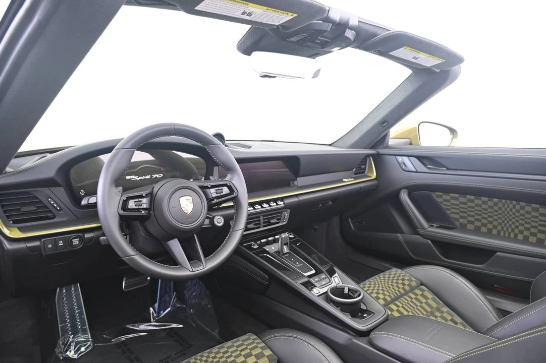 2026 Porsche 911 - Image 4 of 5